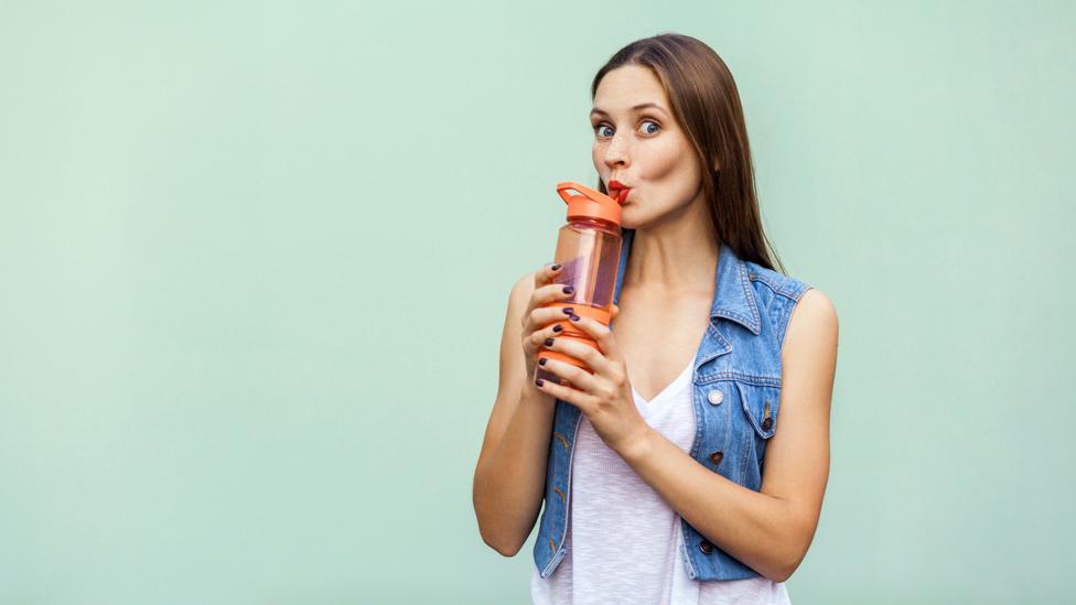 WHY WE SHOULD DRINK WATER BEFORE PEEING